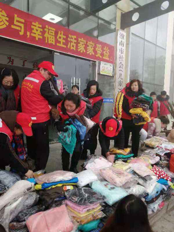 淮南市义工联合会慰问淮南市社会福利院儿童