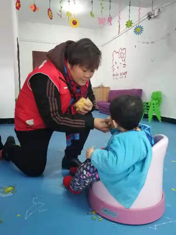 淮南市义工联合会慰问淮南市社会福利院儿童