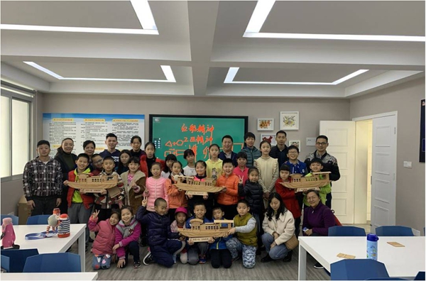 弘扬工匠精神,传承红色基因——霞溪社区榫卯红船体验活动
