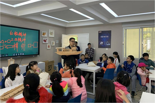 弘扬工匠精神,传承红色基因——霞溪社区榫卯红船体验活动