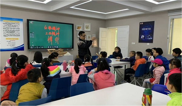 弘扬工匠精神,传承红色基因——霞溪社区榫卯红船体验活动