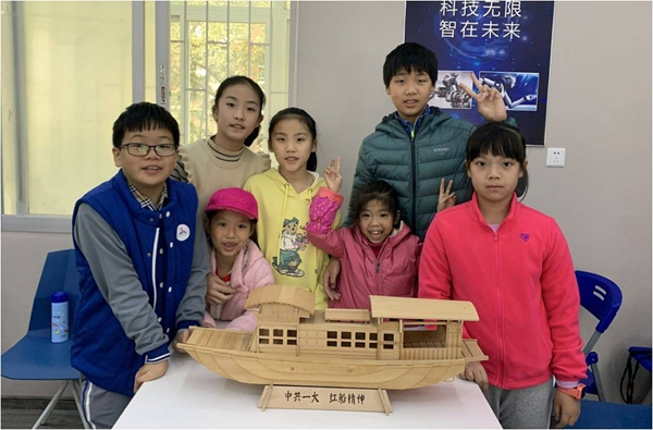 弘扬工匠精神,传承红色基因——霞溪社区榫卯红船体验活动