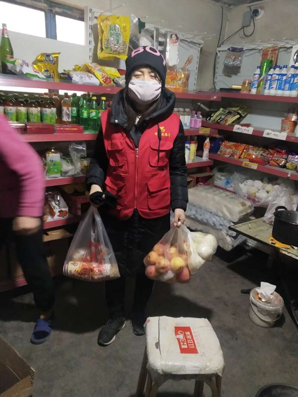 公益在线新疆哈密站李秀华和志愿者们积极做好志愿服务与爱同行