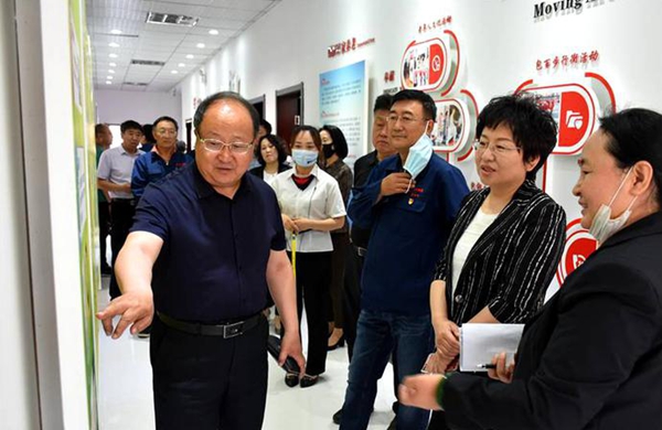 包头市民政局局长刘丽萍一行莅临包头市12349