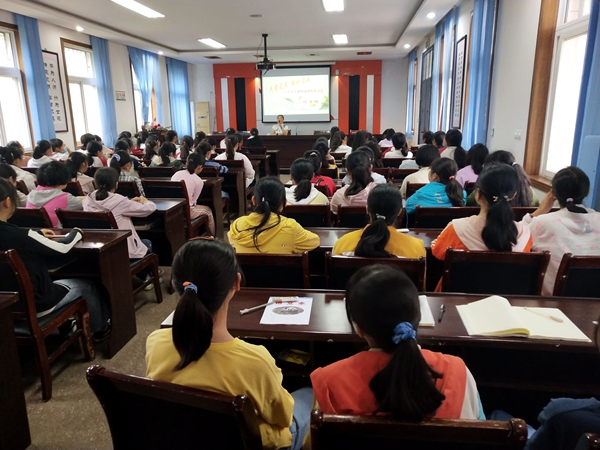 付冬梅专家为城固五中做女生青春期心理辅导