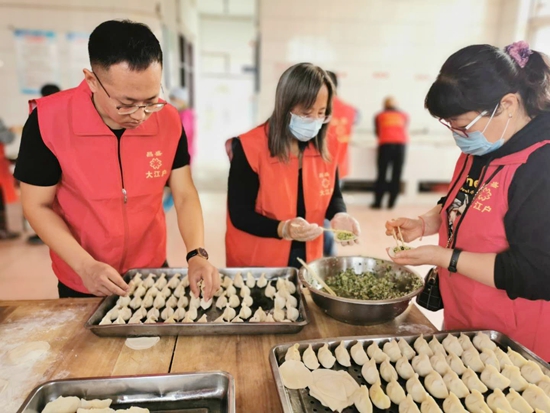 丰润区大江户公益志愿者团队,中国雷锋报社唐山站,公益在线唐山工作站, 庆双节“我为老人尽孝心活动”