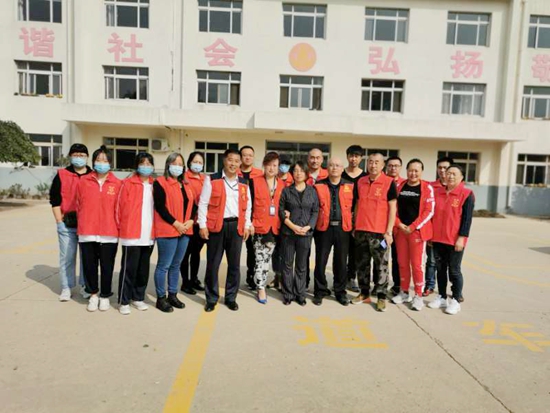 丰润区大江户公益志愿者团队,中国雷锋报社唐山站,公益在线唐山工作站, 庆双节“我为老人尽孝心活动”